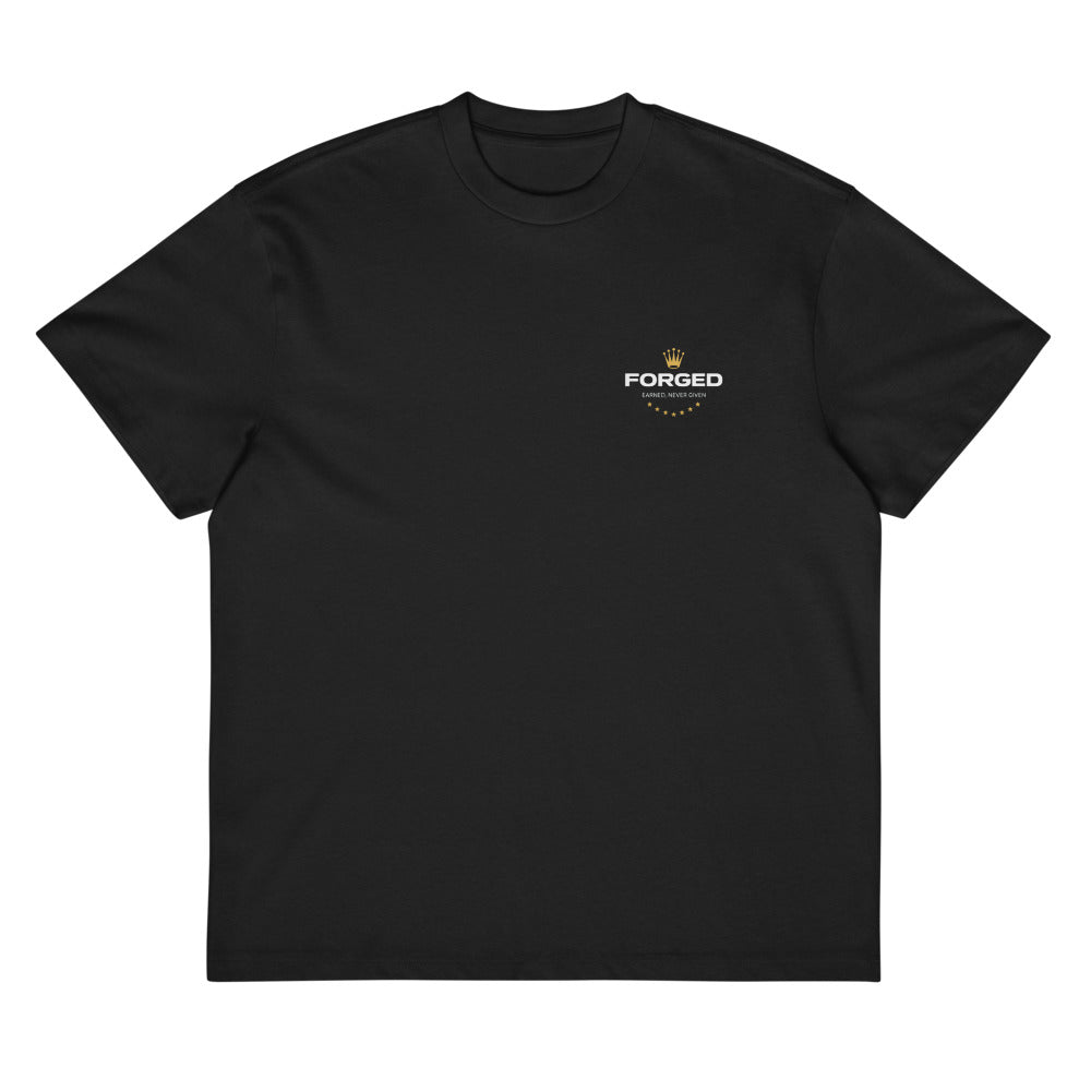 Earned Never Given Tee negra, vista delantera con el sello Forged en el pecho